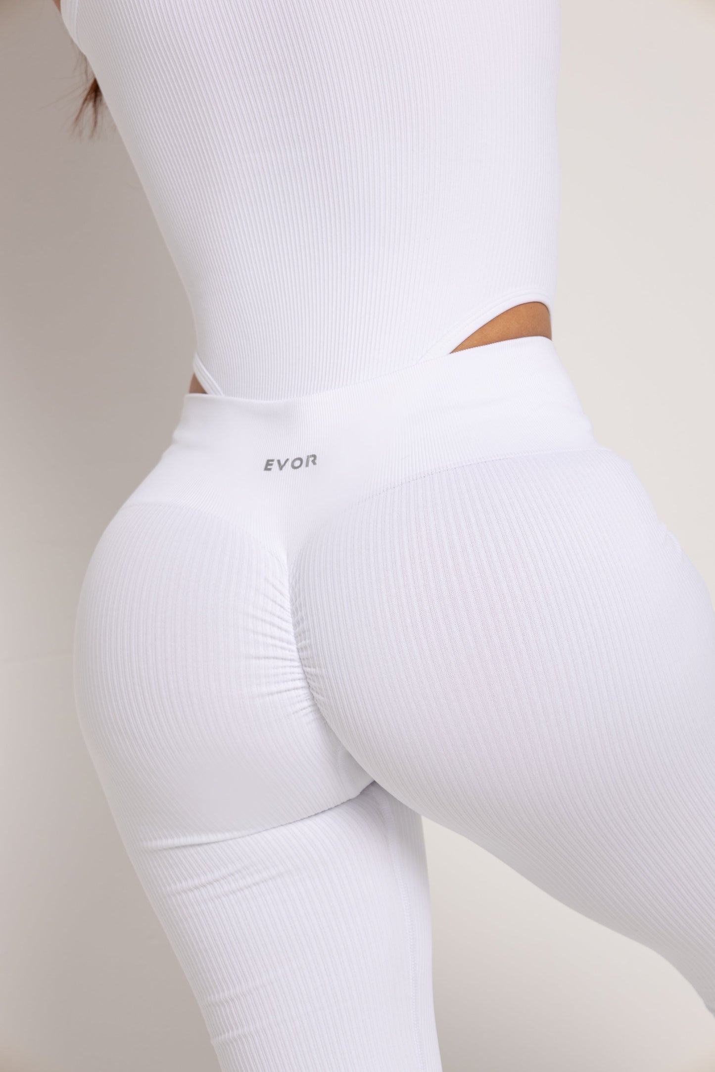 ESSENTIAL SET